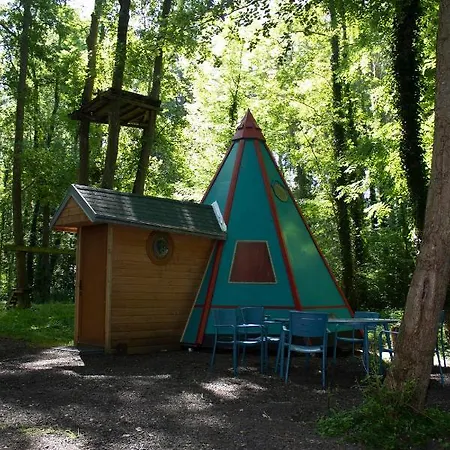 Luxury tent Les Bulles De La Maison Du Rocher 3*
